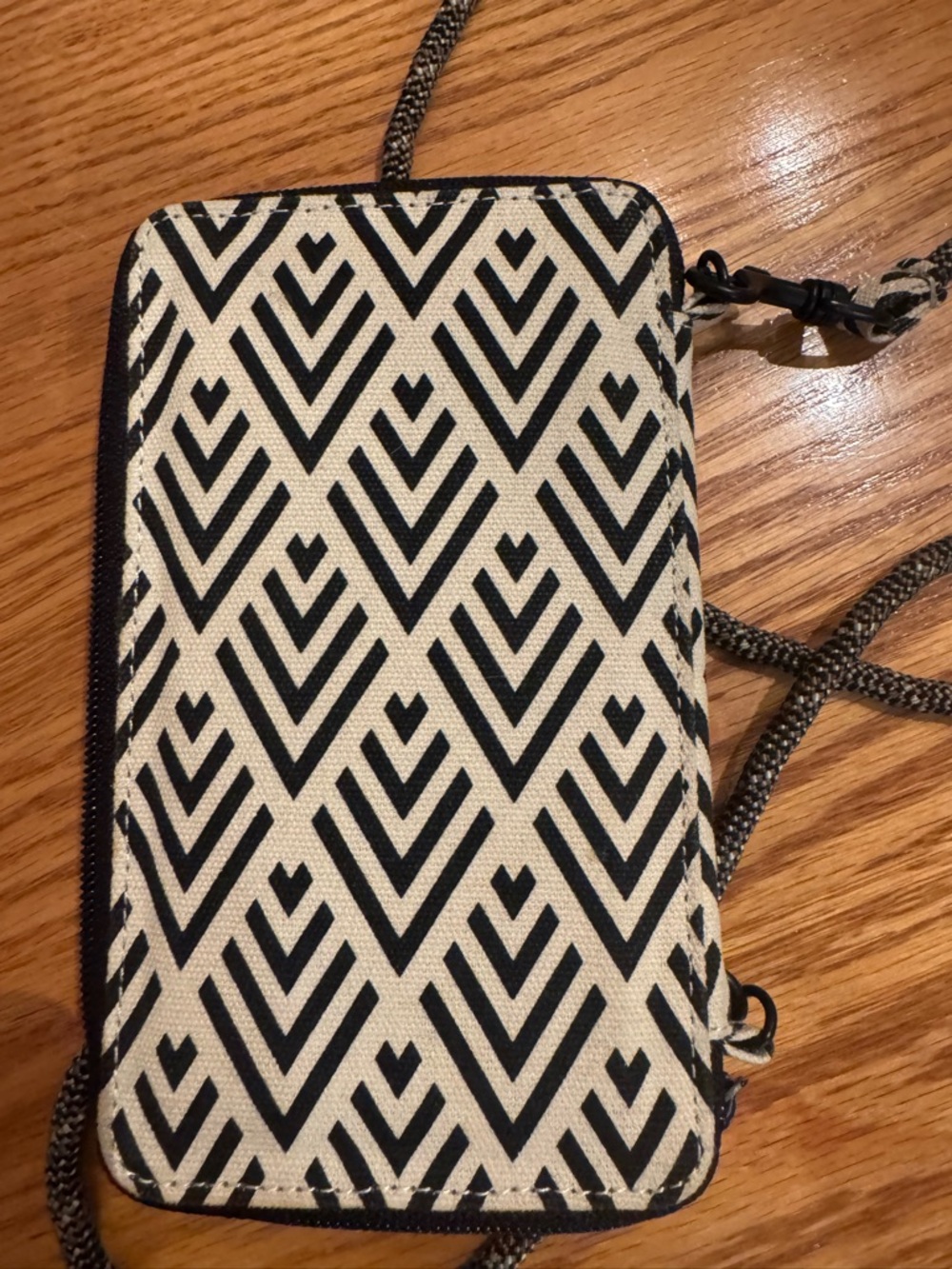 Kavu Black & White Geometric Crossbody Wallet Pouch - Picture 4 of 4